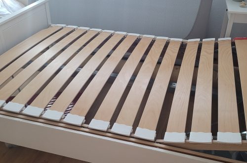 Neuer Lattenrost im Bettgestell